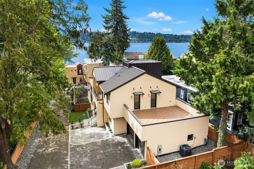 Property photo for 13327 Holmes Point Drive Ne, Kirkland photo 35