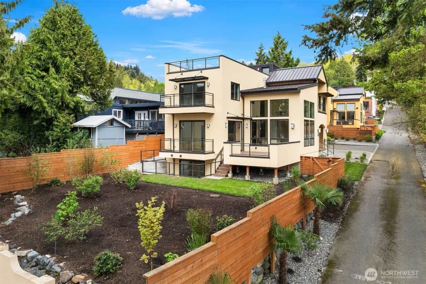 Property photo for 13327 Holmes Point Drive Ne, Kirkland photo 34
