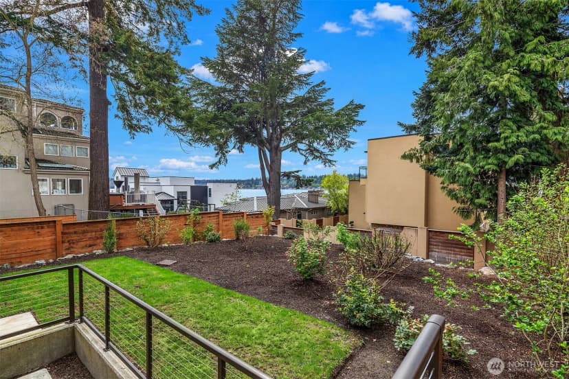 Property photo for 13327 Holmes Point Drive Ne, Kirkland photo 16