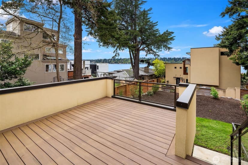 Property photo for 13327 Holmes Point Drive Ne, Kirkland photo 15