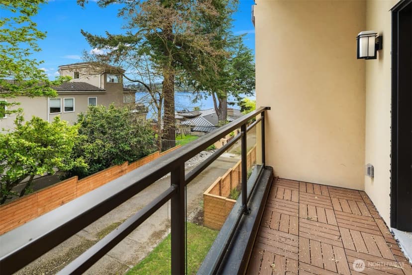 Property photo for 13327 Holmes Point Drive Ne, Kirkland photo 22
