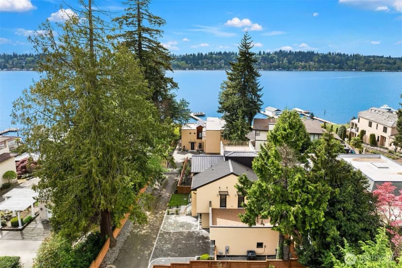 Property photo for 13327 Holmes Point Drive Ne, Kirkland photo 36