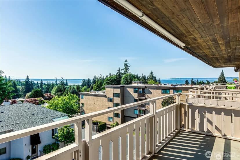 Property photo for 1110 5th Avenue S #402, Edmonds photo 3