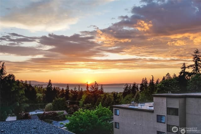 Property photo for 1110 5th Avenue S #402, Edmonds photo 2