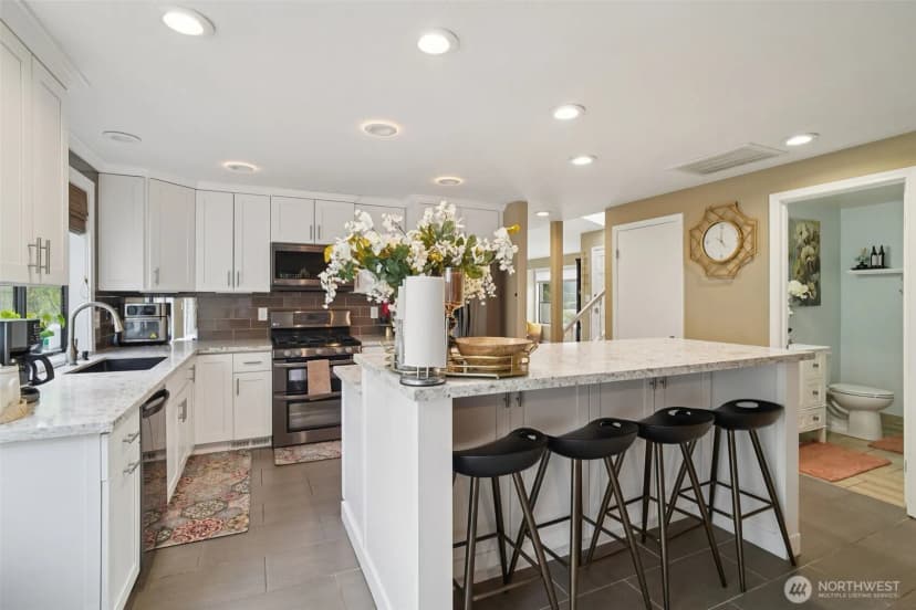 Property photo for 25114 Lake Wilderness Country Club Drive Se, Maple Valley photo 15