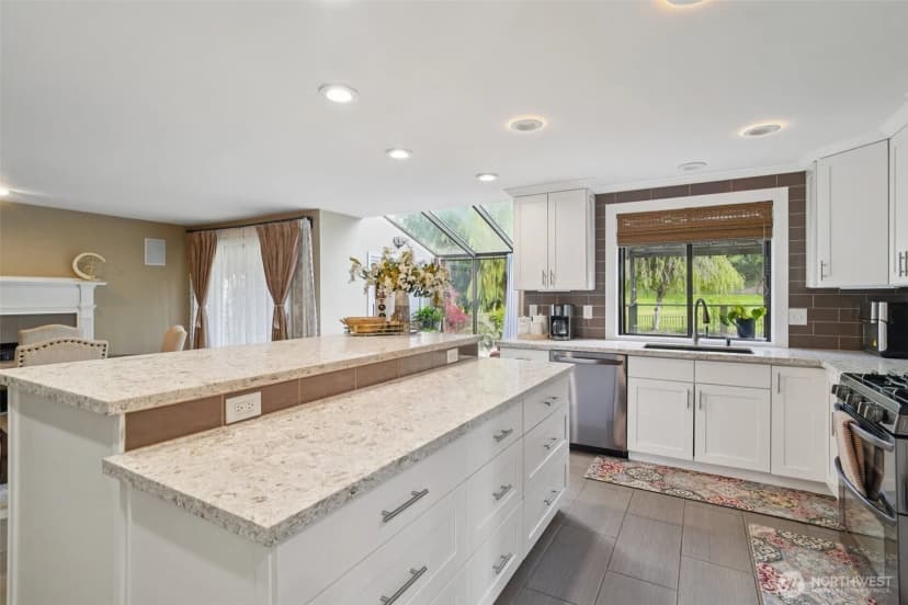 Property photo for 25114 Lake Wilderness Country Club Drive Se, Maple Valley photo 12