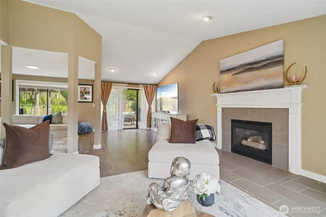 Property photo for 25114 Lake Wilderness Country Club Drive Se, Maple Valley photo 4