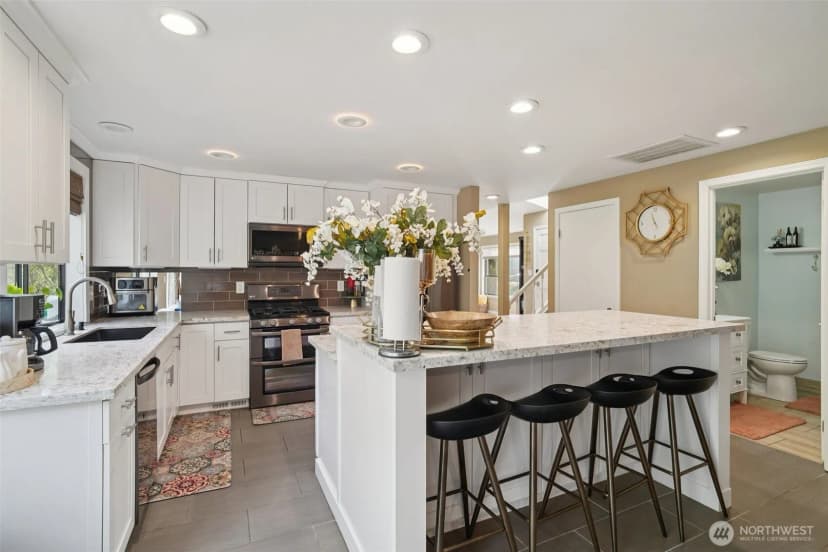 Property photo for 25114 Lake Wilderness Country Club Drive Se, Maple Valley photo 11