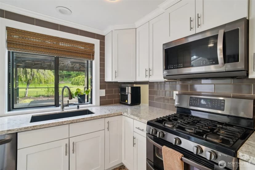 Property photo for 25114 Lake Wilderness Country Club Drive Se, Maple Valley photo 13
