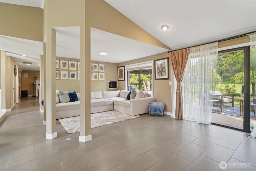 Property photo for 25114 Lake Wilderness Country Club Drive Se, Maple Valley photo 8