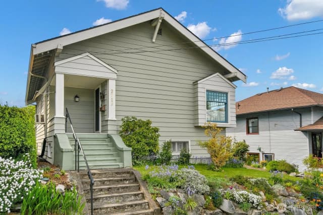 Property photo for 2719 Nob Hill Avenue N, Seattle photo 2
