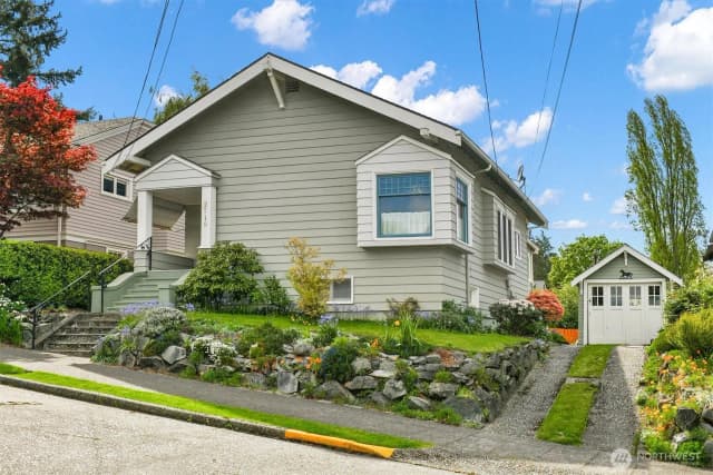 Property photo for 2719 Nob Hill Avenue N, Seattle