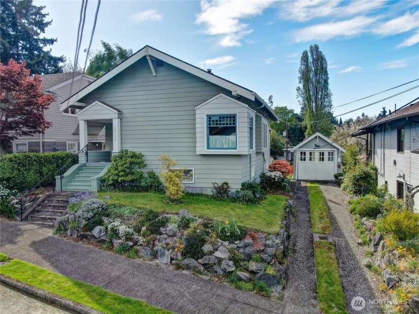 Property photo for 2719 Nob Hill Avenue N, Seattle photo 21