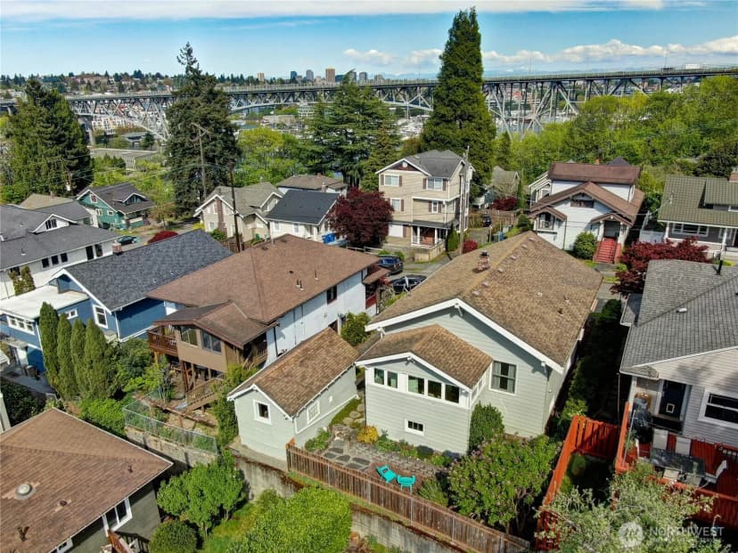 Property photo for 2719 Nob Hill Avenue N, Seattle photo 23