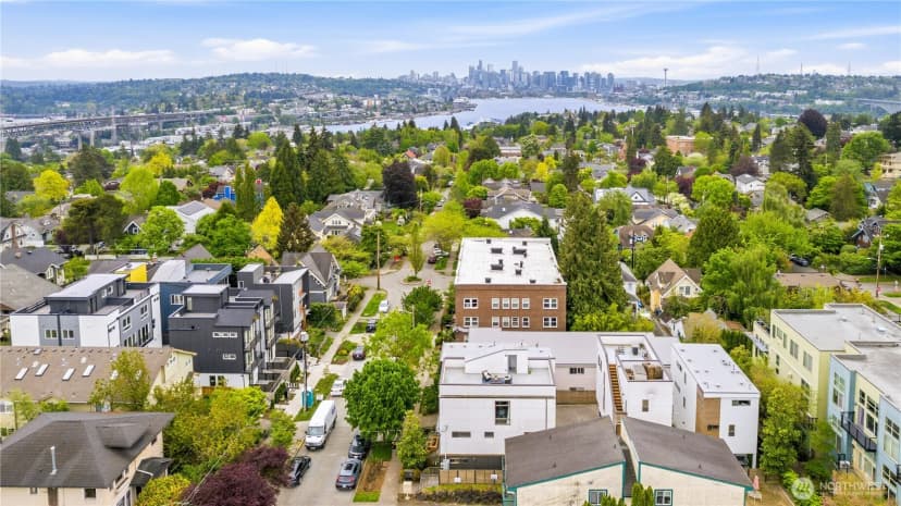 Property photo for 4419 B Corliss Avenue N, Seattle photo 32
