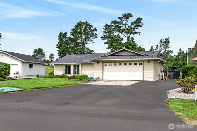 Property photo for 1211 314th Place, Ocean Park photo 2