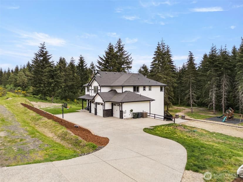 Property photo for 621 Tiedman Road Nw, Lakebay photo 2