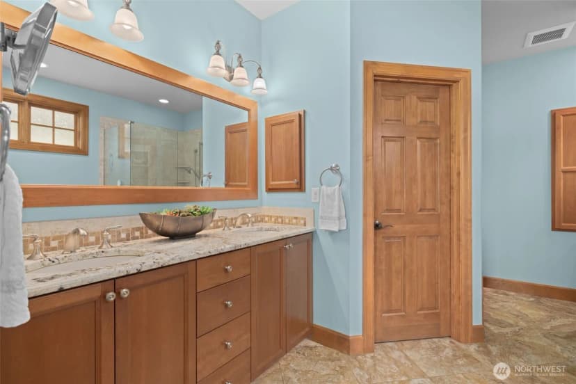 Property photo for 2727 E Lake Sammamish Parkway Ne, Sammamish photo 11