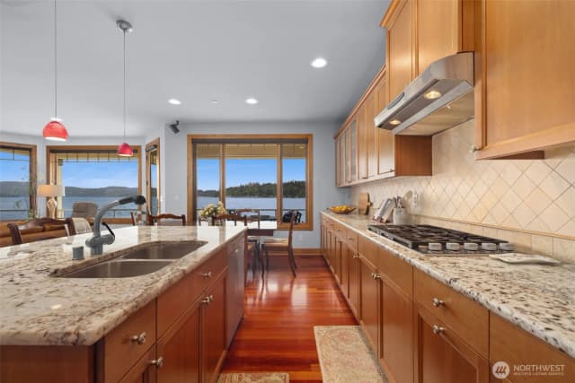 Property photo for 2727 E Lake Sammamish Parkway Ne, Sammamish photo 4