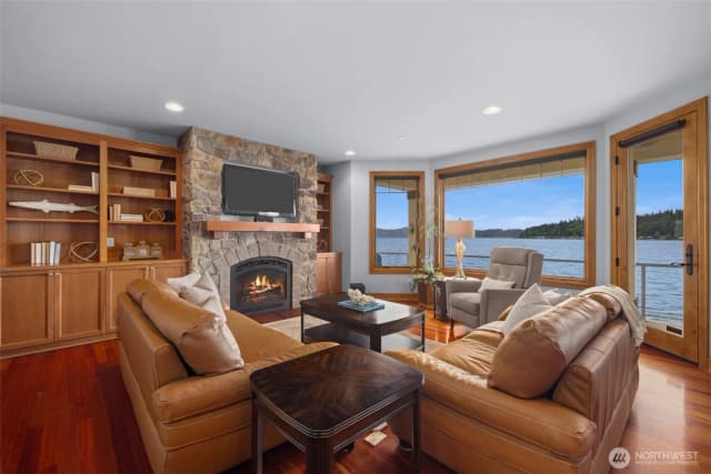 Property photo for 2727 E Lake Sammamish Parkway Ne, Sammamish photo 3