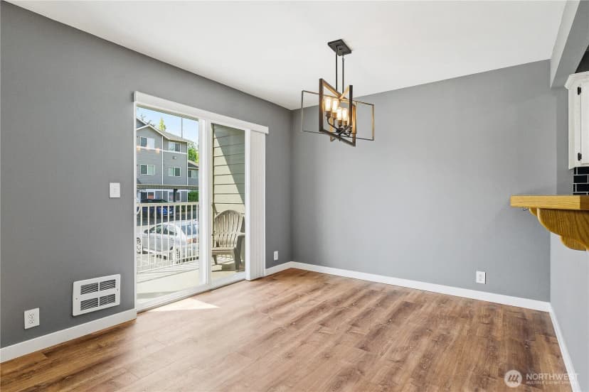 Property photo for 1670 Sw Mulberry Street #b201, Oak Harbor photo 10