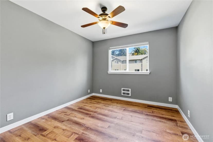 Property photo for 1670 Sw Mulberry Street #b201, Oak Harbor photo 21
