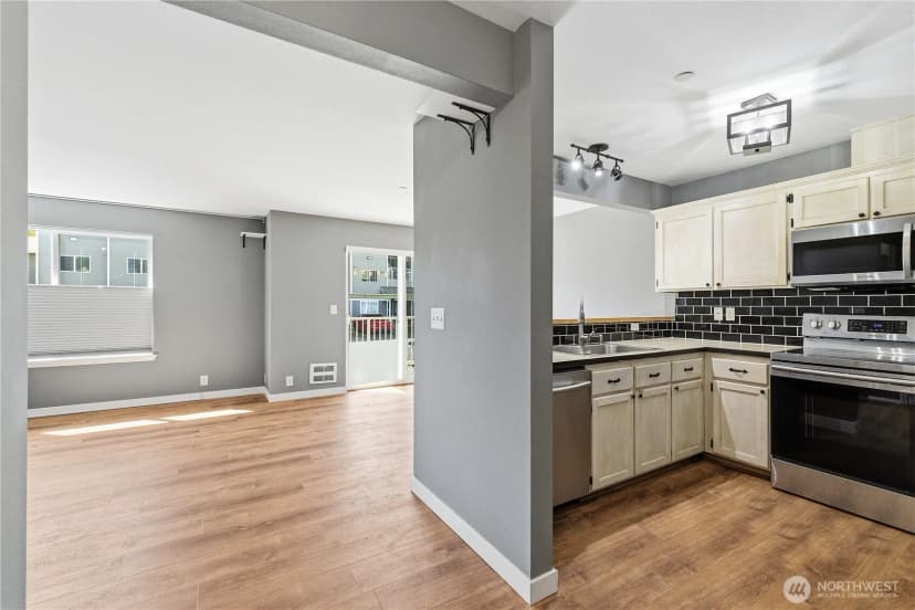 Property photo for 1670 Sw Mulberry Street #b201, Oak Harbor photo 6