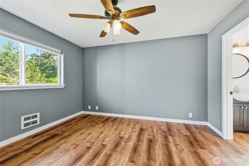 Property photo for 1670 Sw Mulberry Street #b201, Oak Harbor photo 26