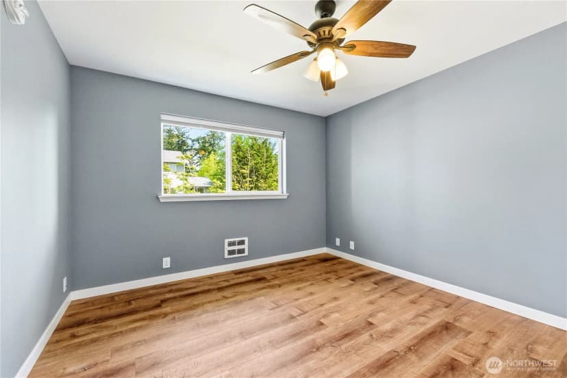 Property photo for 1670 Sw Mulberry Street #b201, Oak Harbor photo 25