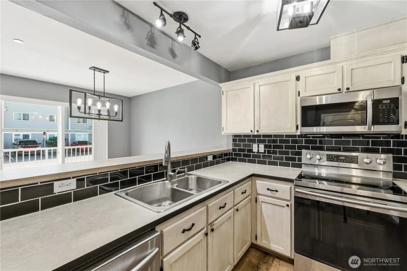 Property photo for 1670 Sw Mulberry Street #b201, Oak Harbor photo 8
