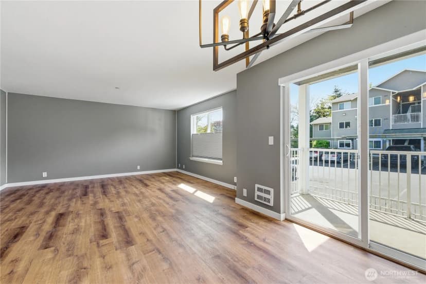 Property photo for 1670 Sw Mulberry Street #b201, Oak Harbor photo 11