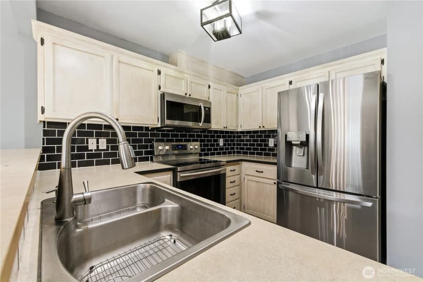 Property photo for 1670 Sw Mulberry Street #b201, Oak Harbor photo 5
