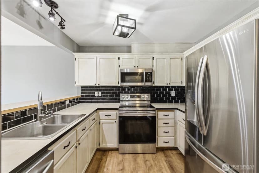 Property photo for 1670 Sw Mulberry Street #b201, Oak Harbor photo 7