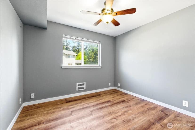 Property photo for 1670 Sw Mulberry Street #b201, Oak Harbor photo 22