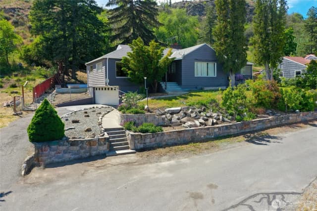 Property photo for 144 Montvu Drive, Omak photo 3