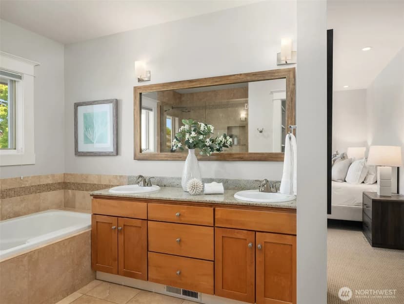 Property photo for 216 30th Avenue S, Seattle photo 18