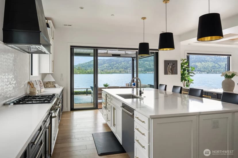 Property photo for 4233 E Lake Sammamish Shore Lane Se, Sammamish photo 11