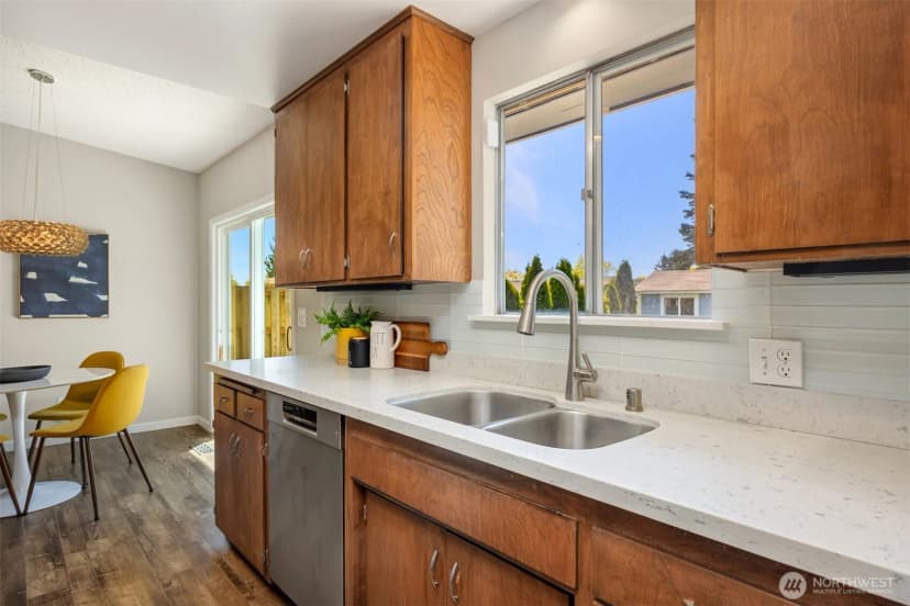 Property photo for 16021 15th Avenue Sw, Burien photo 9