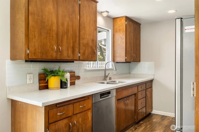 Property photo for 16021 15th Avenue Sw, Burien photo 12