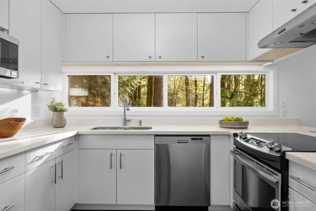 Property photo for 4241 155th Place Se #4-4, Bellevue photo 3