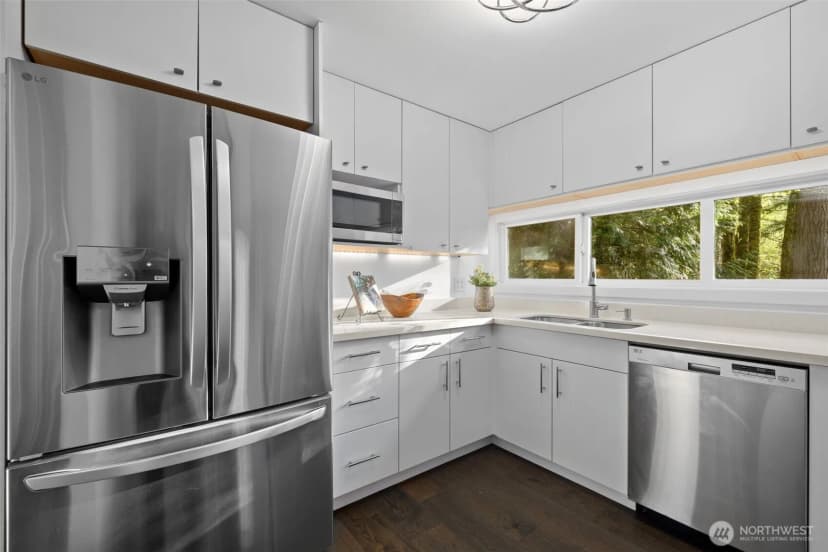 Property photo for 4241 155th Place Se #4-4, Bellevue photo 4