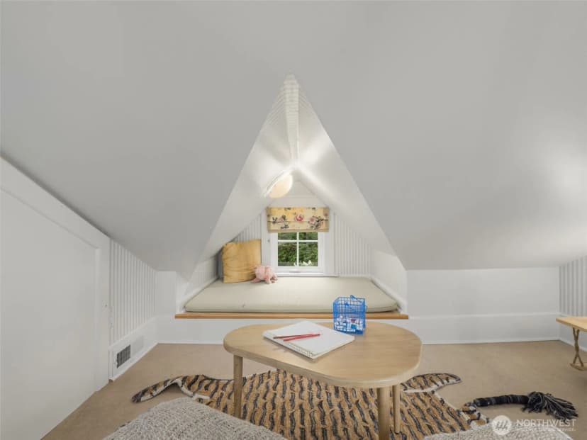 Property photo for 1423 Nob Hill Avenue N, Seattle photo 22