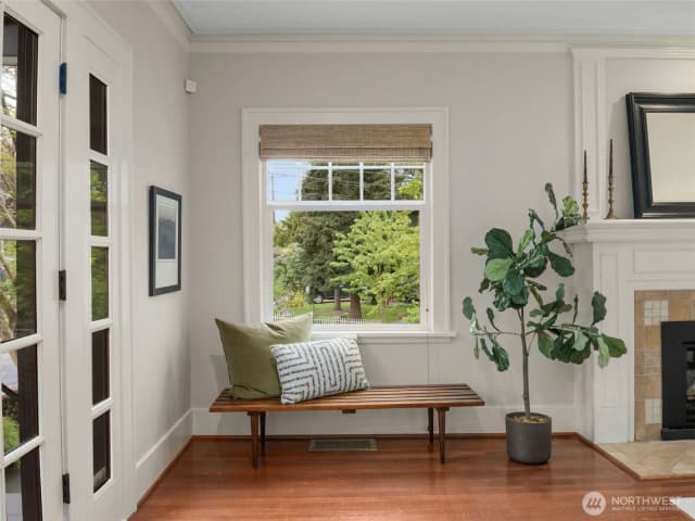 Property photo for 1423 Nob Hill Avenue N, Seattle photo 3