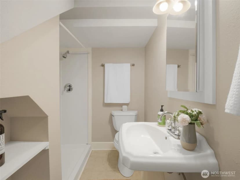 Property photo for 1423 Nob Hill Avenue N, Seattle photo 27