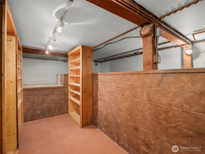 Property photo for 1423 Nob Hill Avenue N, Seattle photo 28