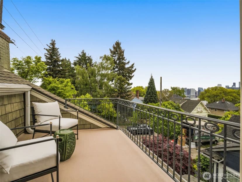 Property photo for 1423 Nob Hill Avenue N, Seattle photo 17