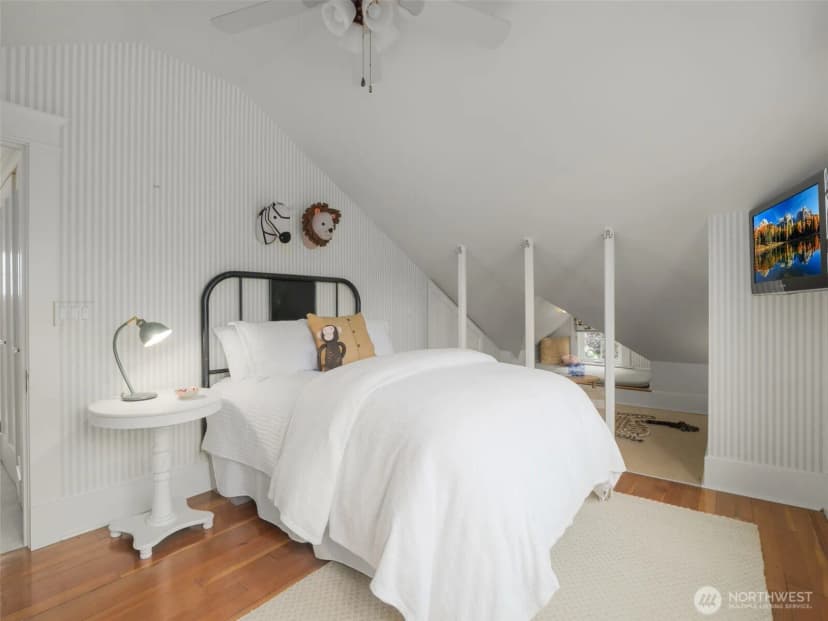 Property photo for 1423 Nob Hill Avenue N, Seattle photo 21