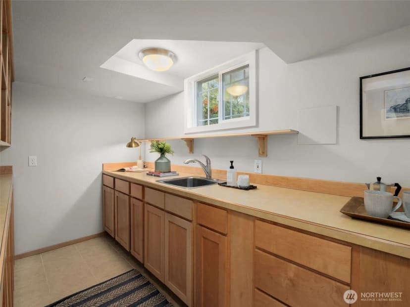 Property photo for 1423 Nob Hill Avenue N, Seattle photo 26
