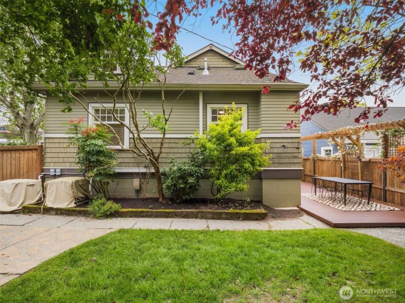 Property photo for 1423 Nob Hill Avenue N, Seattle photo 32