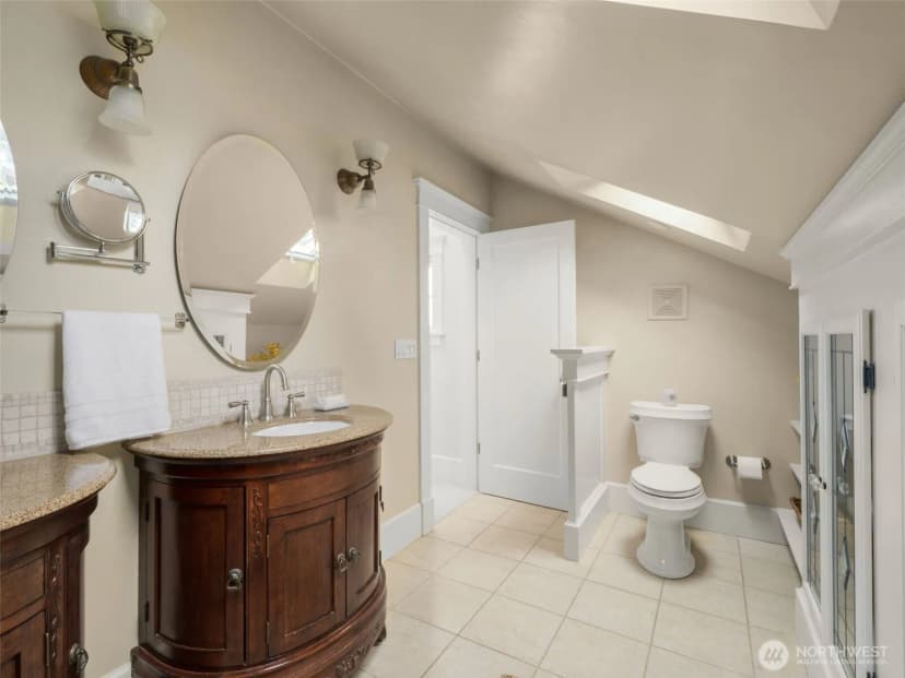 Property photo for 1423 Nob Hill Avenue N, Seattle photo 20